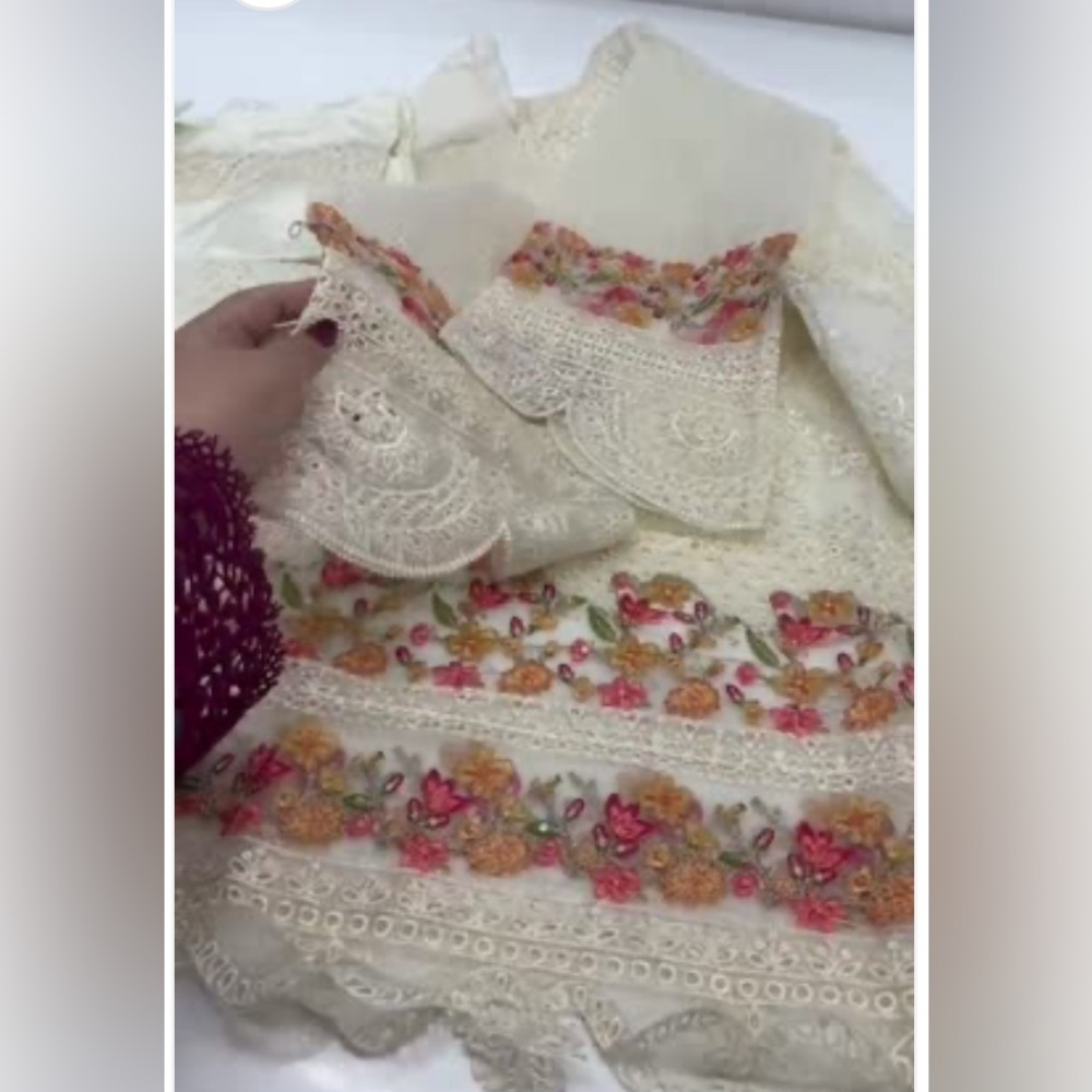 Floral Embroidered 3pcs outfit!